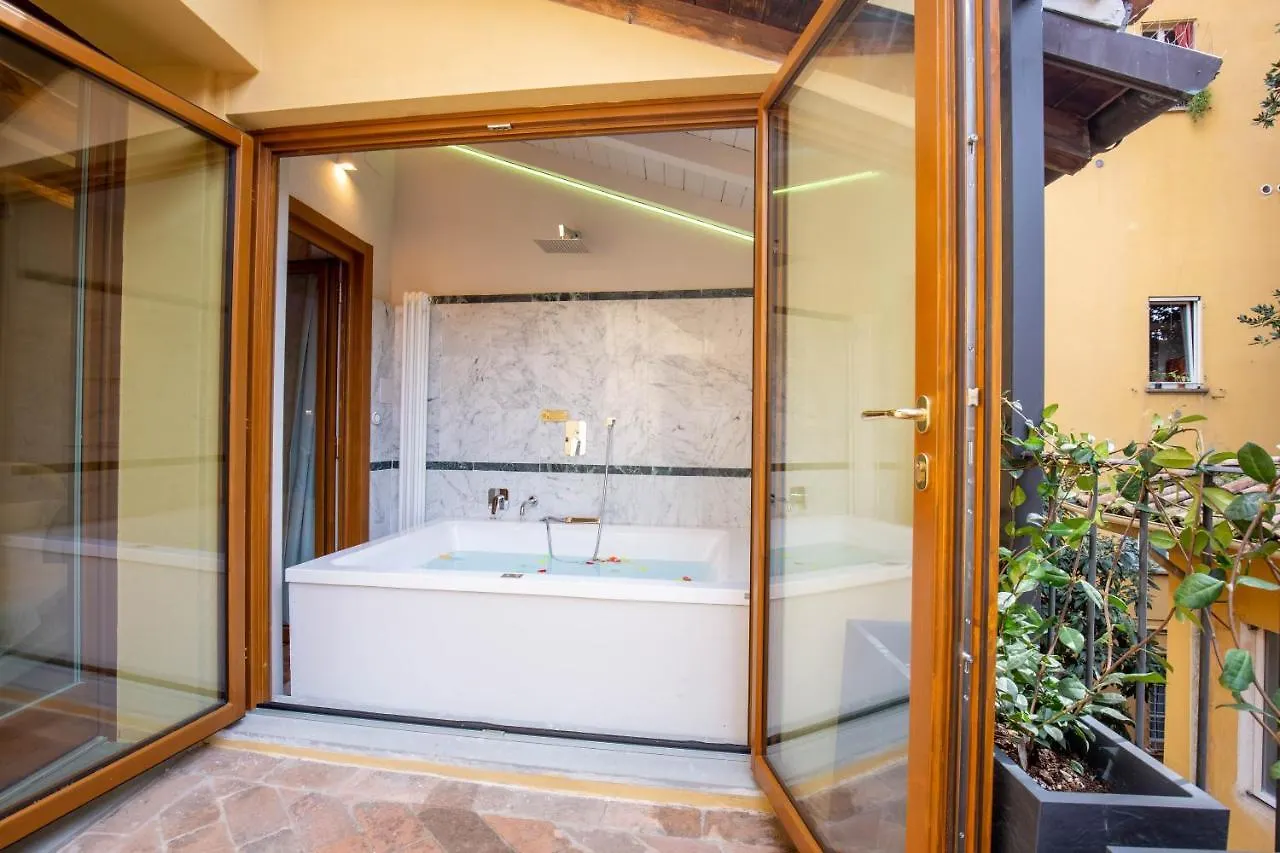 Falegnami Boutique Suites - Bolognarooms Apartmán